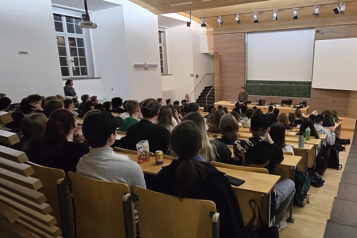 Marc Ratkovic giving a talk to students in a lecture hall at the Schloss