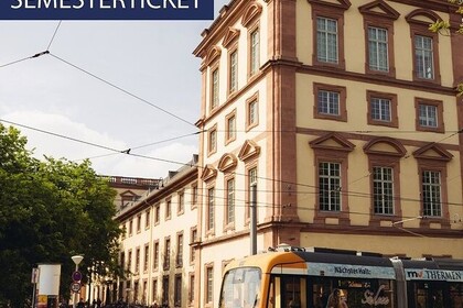 Straßenbahn vor dem Schloss mit textfeld Neuigkeiten zum Semesterticket