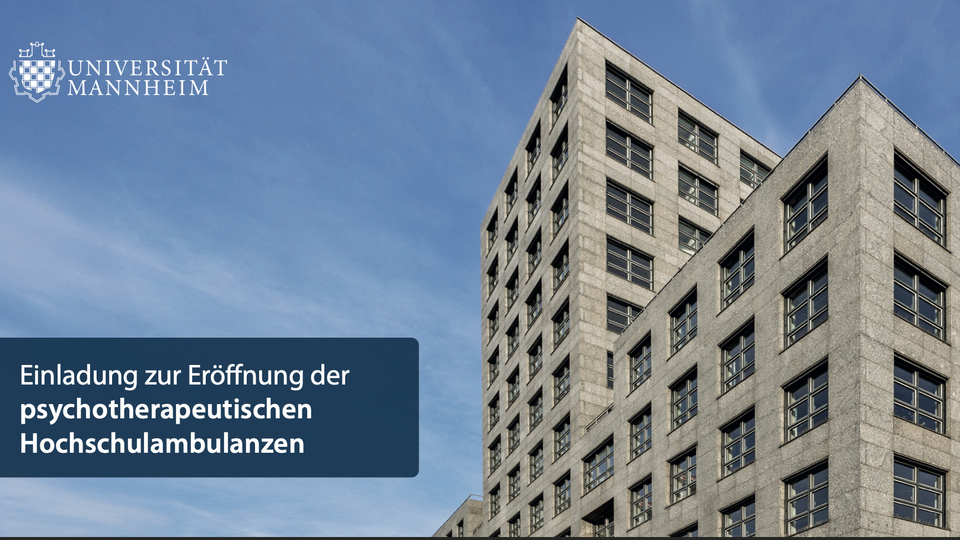 Bild von einem großen grauen Gebäude.