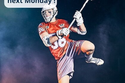 Oben links steht "Open practice next monday!". Darunter ist ein Foto einer sportreibenden Person. Sie trägt eine Maske, ein rotes Trikot und einen Schläger in der Hand. Unten rechts ist das Logo des IFS- Institut für Sport der Universität Mannheim.