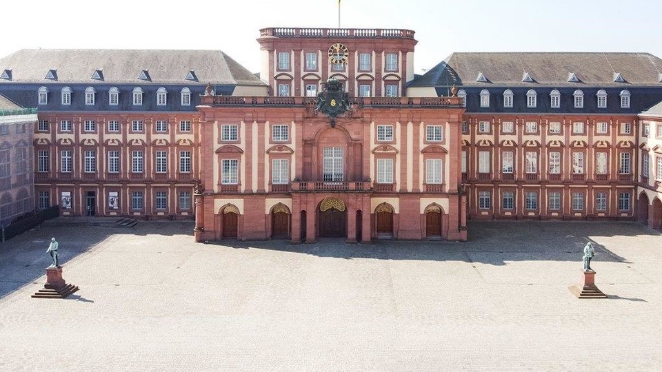 Mannheimer Schloss  von schräg oben