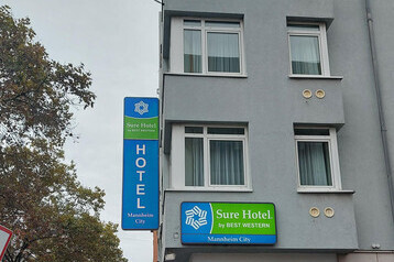Außenansicht des Sure Hotels