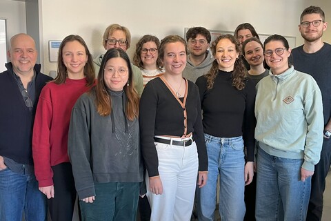 Gruppenbild des Lehrstuhls in einem universitären Gebäude, FSS 2025