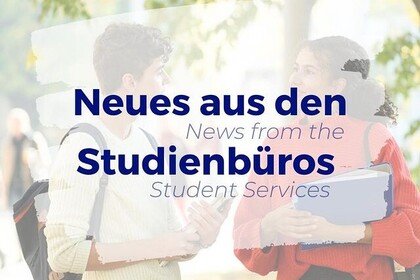 Neues aus den Studienbüros / News from the Student Services. Im Hintergrund sind Studierende zu sehen, die sich unterhalten.