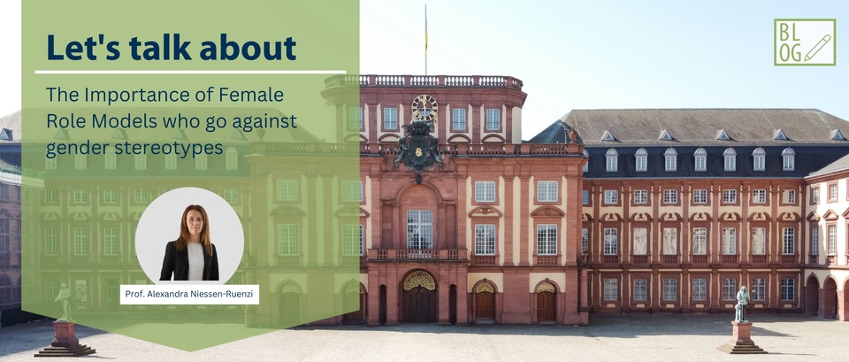 Mannheimer Schloss, links: rünes Felid mit Foto von Prof. Niessen-Ruenzi und Schriftzug: "Let's talt about the importance of Female Role Models who go aginst gender stereotypes