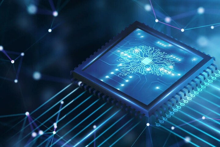 Blauer Hintergrund und Datenchip im Vordergrund.