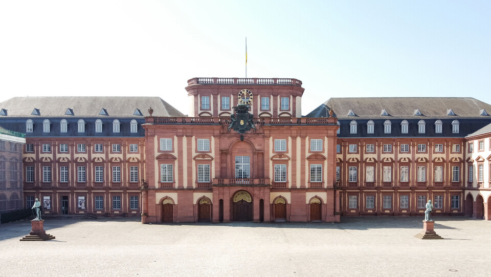 Frontale Persepktive des Schlosses Mannheim