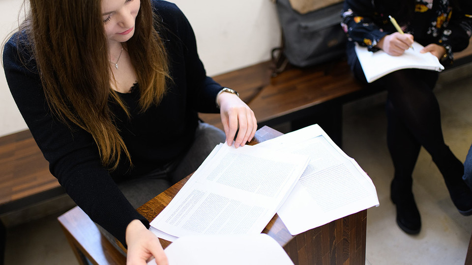 Studentin in Vorlesung 