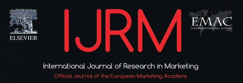 Hier ist das Logo des Journals abgebildet. Dies besteht aus einem schwarzen Hintergrund und roter Schrift, wobei hier die Abkürzung des Journals verwendet wird (IJRM)