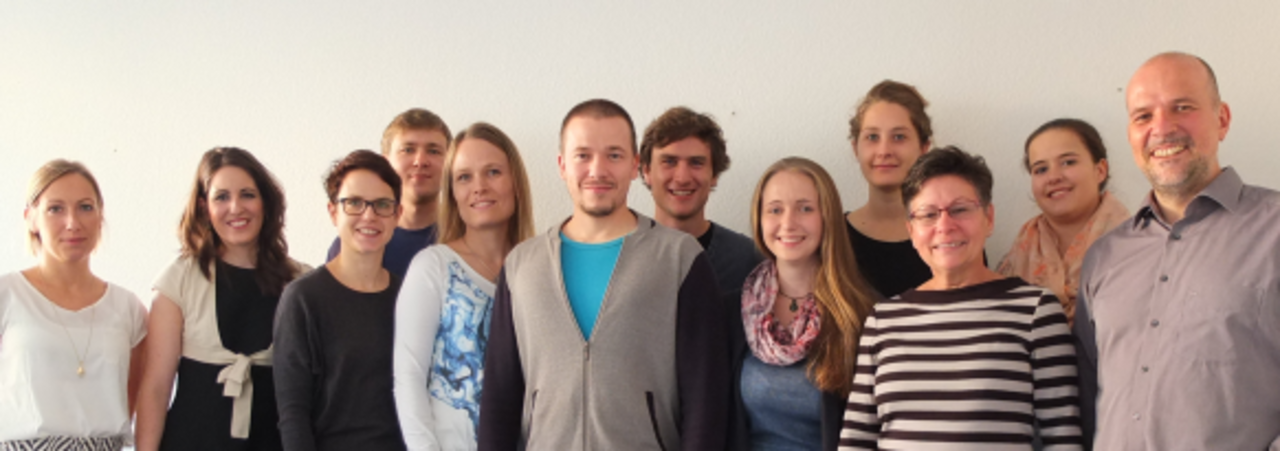 HWS 2015 Gruppenbild des Lehrstuhls vor einer weißen Wand, HWS 2015