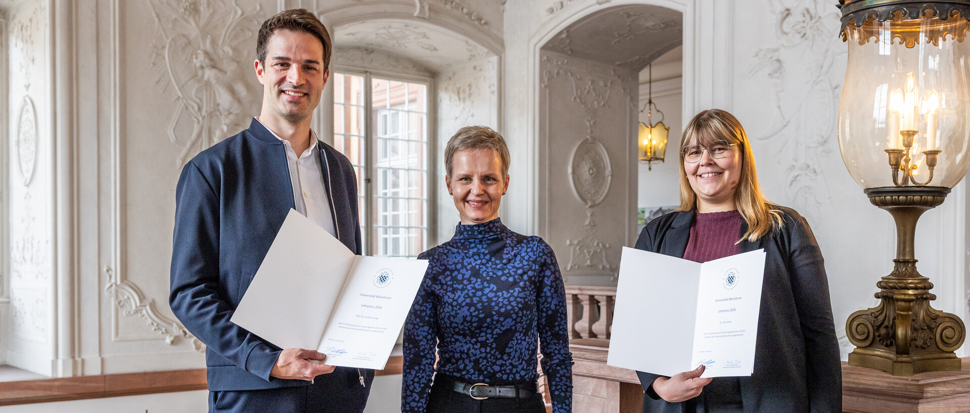 Valentin Lang mit Urkunde