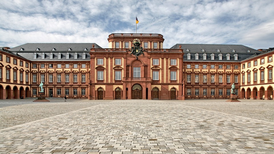Schloss, Ehrenhof