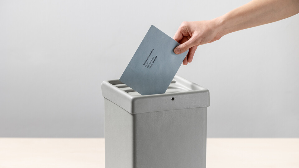 Symbolic photo of a ballot box into which a ballot paper is cast.