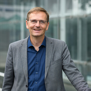 Prof. Dr. Oliver Dickh&auml;user