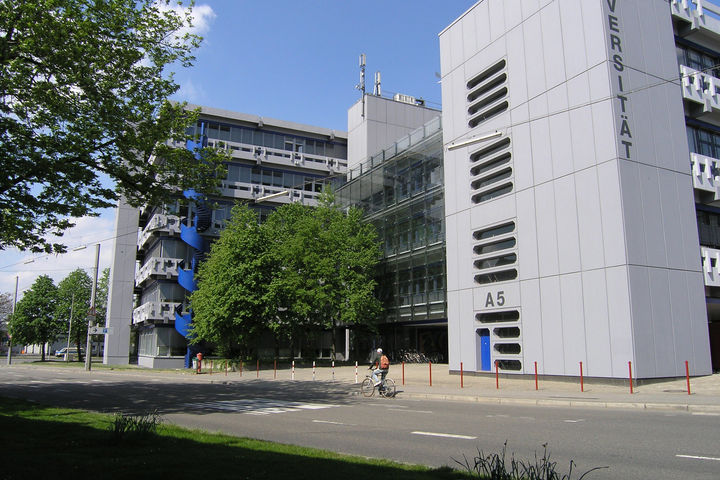 Außenansicht auf das A5-Gebäude. 