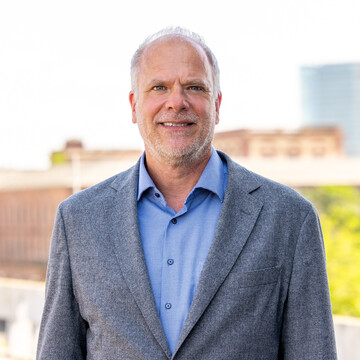 Dr. Julian Dierkes
