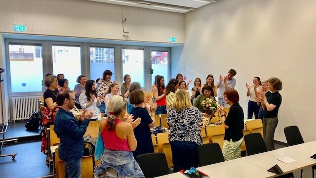 Mitarbeitergruppe vom Romanischen Seminar während der Seminarkonferenz im Hörsaa