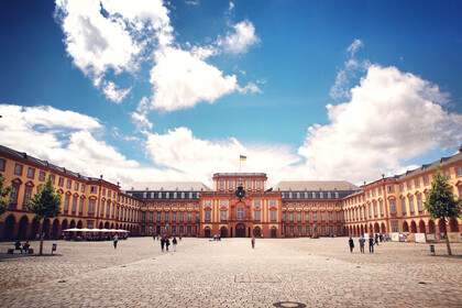 Das Mannheimer Barockschloss und der Ehrenhof.