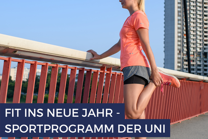 Eine Studentin in Sportkleidung hält sich am Geländer des Collini-Stegs in Mannheim fest und dehnt ihr Bein. ⁠ Link: Instagram Sportprogramm der Uni