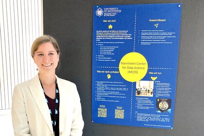 Dr. Lea Oberländer auf der Informatik 2023 mit einem Poster zu den Aktivitäten des MCDS