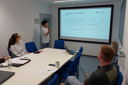 Researcher presenting their work in the colloquium of the lab group