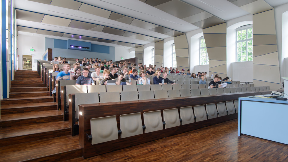Ein Hörsaal mit Studierenden