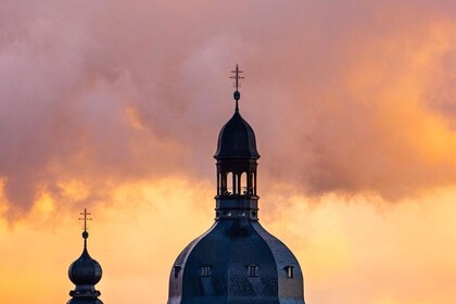 Blick auf di Spitze der Jesuitenkirche in Mannheim bei Sonnenuntergang