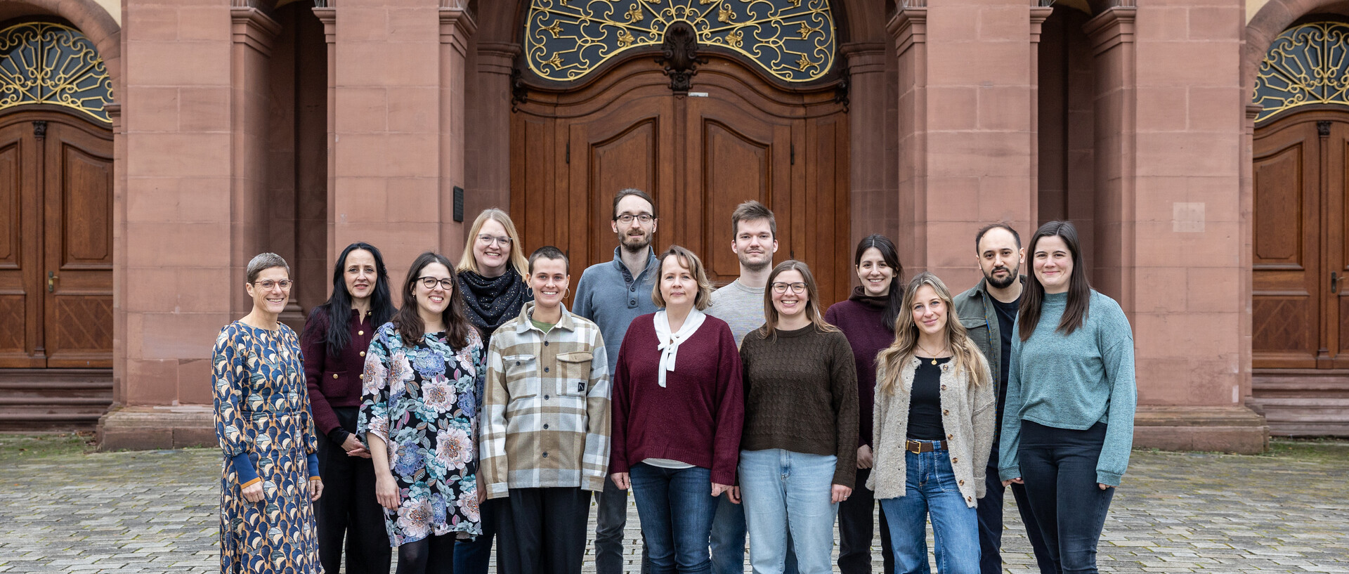 Gruppenfoto des Lehrstuhls für Klinische Psychologie und Psychotherapie des Kindes- und Jugendalters