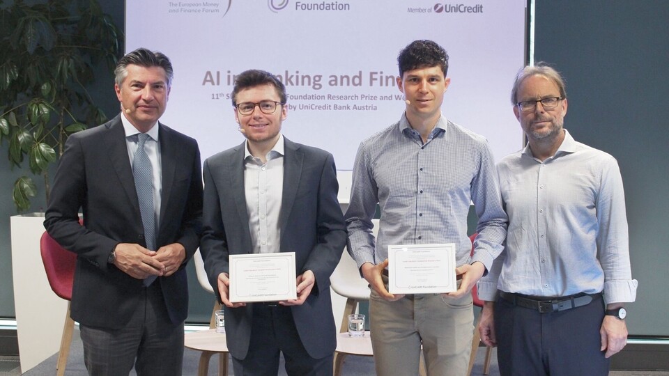 Winners Thibault Cézanne and Maximilian Göbel with the CEO of UniCredit Bank Austria Robert Zadrazil