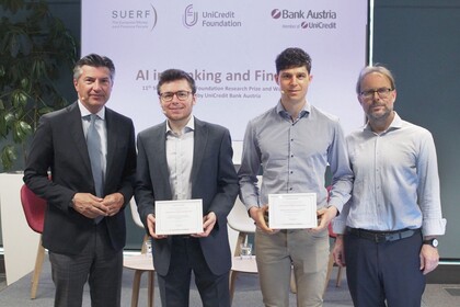 Winners Thibault Cézanne and Maximilian Göbel with the CEO of UniCredit Bank Austria Robert Zadrazil