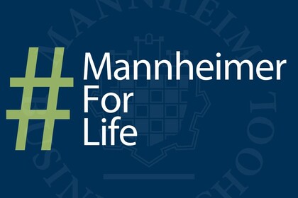 dunkelblauer Hintergrund mit transparentem Logo der BWL-Fakultät. Grünes HAshtag-zeichen und weißer Text: Mannheimer For Life