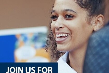Porträt einer lächelnden Studierenden. Link: Instagram Study Abroad Fair