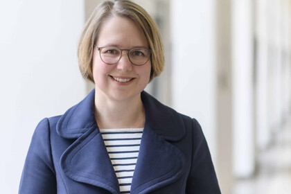 Portrait von Prof. Dr. Karina Karst. 
