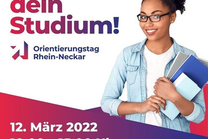 Oben links steht: "Entdecke dein Studium. Orientierungstag Rhein-Neckar." Rechts daneben ist eine Person zu sehen, die ihre dunklen Haare zu einem Zopf gebunden hat. Sie trägt ein weißes Oberteil und eine Jeansjacke darüber. Unten links steht: "12. März 2022. 10 bis15 Uhr. Online auf www.entdeckedeinstudium.de"